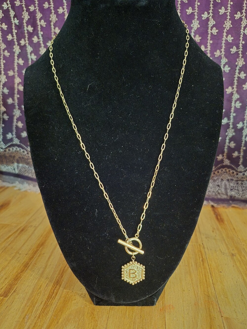 Gold-Tone Pendant Necklace with 'B' Monogram
